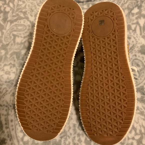 Berness Multi-Colored Sneakers - Women’s Size 10 - Picture 4 of 6